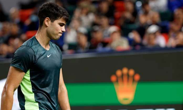 (231011) -- SHANGHAI, Oct. 11, 2023 -- Carlos Alcaraz of Spain reacts during the men s singles round of 16 match between Carlos Alcaraz of Spain and Grigor Dimitrov of Bulgaria at the ATP, Tennis Herren Shanghai Masters tennis tournament in Shanghai, east China, Oct. 11, 2023. ) (SP)CHINA-SHANGHAI-TENNIS-ATP TOUR-SHANGHAI MASTERS(CN) WangxLili 