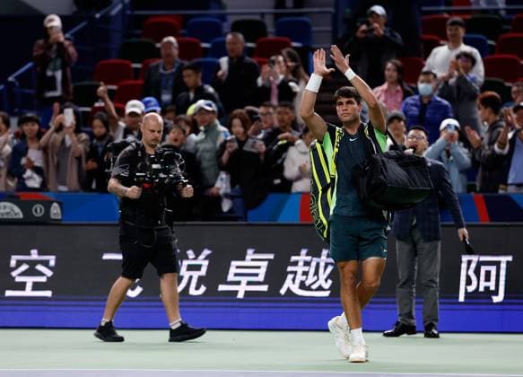(231011) -- SHANGHAI, Oct. 11, 2023 -- Carlos Alcaraz of Spain greets the spectators as he leaves the court after losing the men s singles round of 16 match between Carlos Alcaraz of Spain and Grigor Dimitrov of Bulgaria at the ATP, Tennis Herren Shanghai Masters tennis tournament in Shanghai, east China, Oct. 11, 2023. ) (SP)CHINA-SHANGHAI-TENNIS-ATP TOUR-SHANGHAI MASTERS(CN) WangxLili 