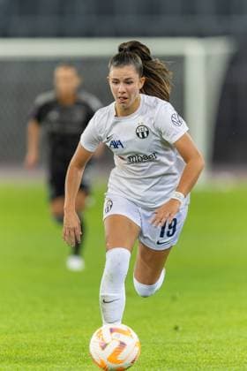 11 10 2023, Zurich, Letzigrund Stadium, Women s Champions League Zurich Ajax, 19 Leela Egli Zurich controlling the ball Zurich Letzigrund Stadium Zurich Switzerland Copyright: xJustPictures.ch PascalxKesselmarkx jp-en-PaKe-FIM_0349-CR3