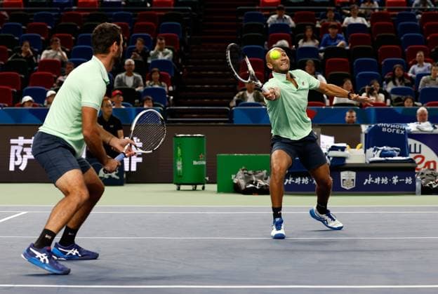 (231012) -- SHANGHAI, Oct. 12, 2023 -- Sadio Doumbia Fabien Reboul(L) of France compete during the men s doubles quaterfinal between Sadio Doumbia Fabien Reboul of France and Wesley Koolhof of the Netherlands Neal Skupski of Britain at the ATP, Tennis Herren World Tour Shanghai Masters tennis tournament at Qizhong Forest Sports City Arena in Shanghai, east China, Oct. 12, 2023. ) (SP)CHINA-SHANGHAI-TENNIS-ATP TOUR-SHANGHAI MASTERS(CN) WangxLili 