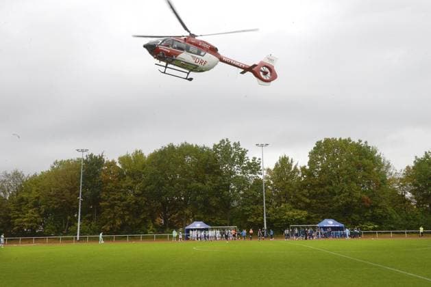 Sport Themen der Woche KW41 Sport Bilder des Tages RECORD DATE NOT STATED VFL Bochum *** NUR FÜR REDAKTIONELLE ZWECKE *** EDITORIAL USE ONLY ***<p>Der VfL Bochum 1848 trift am 12.10.2023 in Bochum in einem Freunschaftsspiel auf Hannover 96 Fans Zuschauer Spielunterbrechung Hubschrauber musste landen Deutschland NRW Bochum Copyright: UdoxKreikenbohm *** VFL Bochum FOR EDITORIAL PURPOSES ONLY EDITORIAL USE ONLY p The VfL Bochum 1848 meets Hannover 96 fans spectators game interruption helicopter had to land Germany NRW Bochum on 12 10 2023 in Bochum in a friendly match Copyright UdoxKreikenbohm Copyright: UdoxKreikenbohm doc7sctuxbjn45jlpt8ay ,EDITORIAL USE ONLY