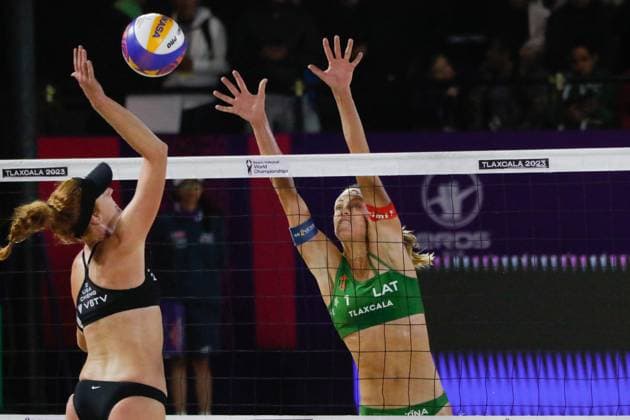 Beach volleyball, Beachvolleyball World Cup - Mexico Kelly Cheng of USA (L) competes against Tina Graudina of Latvia(R) during the Beach Volleyball World Cup Women s Quarterfinals between USA and Latvia. Tlaxcala, Mexico, October 12, 2023. Photo by Essene Hernandez Eyepix Group ABACAPRESS.COM Tlaxcala Mexico  Copyright: xEyepix ABACAx 871506_040 Eyepix ABACAx 871506_040