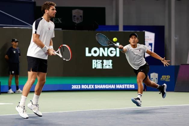(231013) -- SHANGHAI, Oct. 13, 2023 -- Rinky Hijikata (R) of Australia Cameron Norrie of Britain compete during the men s doubles semifinal between Marcel Granollers of Spain Horacio Zeballos of Argentina and Rinky Hijikata of Australia Cameron Norrie of Britain at the ATP, Tennis Herren World Tour Shanghai Masters tennis tournament at Qizhong Forest Sports City Arena in Shanghai, east China, Oct. 13, 2023. ) (SP)CHINA-SHANGHAI-TENNIS-ATP TOUR-SHANGHAI MASTERS(CN) WangxLili 
