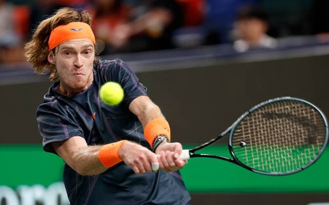 Sport Bilder des Tages (231013) -- SHANGHAI, Oct. 13, 2023 -- Andrey Rublev competes during the men s singles quaterfinal between Ugo Humbert of France and Andrey Rublev of Russia at the ATP, Tennis Herren World Tour Shanghai Masters tennis tournament at Qizhong Forest Sports City Arena in Shanghai, east China, Oct. 13, 2023. ) (SP)CHINA-SHANGHAI-TENNIS-ATP TOUR-SHANGHAI MASTERS(CN) WangxLili 