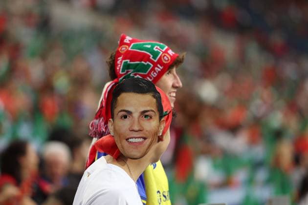 Portugal, Estadio do Dragao Porto, 13 10 2023 UEFA EURO 2024 Qualifiers Group J Portugal Slovakia v l , Cristiano Ronaldo Fans Copyright: JoaquimxFerreira