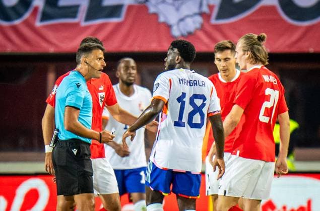SOCCER - EURO 2024 Quali, AUT vs BEL VIENNA,AUSTRIA,13.OCT.23 - SOCCER - European Qualifiers 2024, OEFB international match, Länderspiel, Nationalmannschaft Austria vs Belgium. Image shows referee Jesus Gil Manzano, Orel Mangala (BEL) and Patrick Wimmer (AUT).  GEPAxpictures xEdgarxEisner