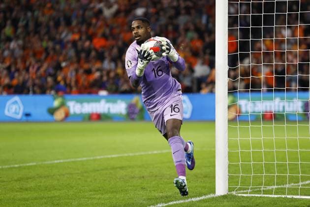 AMSTERDAM - France goalkeeper Mike Maignan during the European Championship, EM, Europameisterschaft Qualifying match in group B between the Netherlands and France at the Johan Cruijff ArenA on October 13, 2023 in Amsterdam, the Netherlands. ANP MAURICE VAN STEEN UEFA EURO, EM, Europameisterschaft,Fussball 2024 Qualifying Round 2023 2024 xVIxANPxSportx xxANPxIVx 480999897 originalFilename: 480999897.jpg