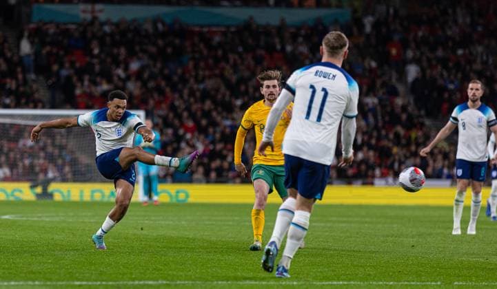 Football - International Friendly, Länderspiel, Nationalmannschaft - England v Australia LONDON, ENGLAND - Friday, October 13, 2023: England s Trent Alexander-Arnold shoots during an International Friendly match between England and Australia at Wembley Stadium. (Photo by David Rawcliffe Propaganda) LONDON Wembley Stadium GREATER LONDON ENGLAND  Copyright: xDavidxRawcliffex P2023-10-13-England_Australia-26