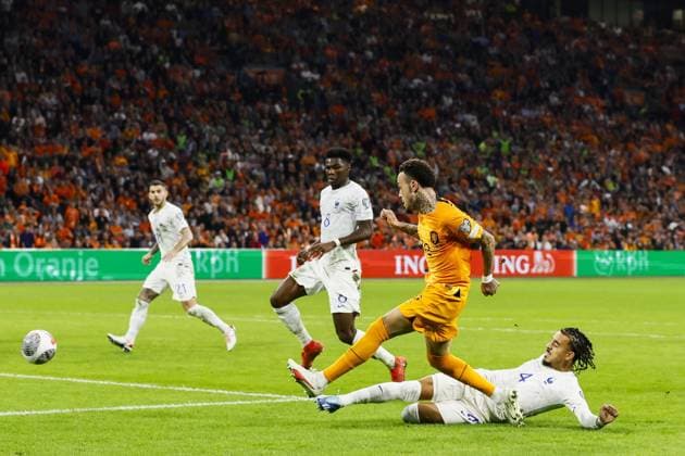 AMSTERDAM - Quilindschy Hartman of Holland scores the 1-2 during the European Championship, EM, Europameisterschaft Qualifying match in group B between the Netherlands and France in the Johan Cruijff ArenA on October 13, 2023 in Amsterdam, the Netherlands. ANP KOEN VAN WEEL UEFA EURO, EM, Europameisterschaft,Fussball 2024 Qualifying Round 2023 2024 xVIxANPxSportx xxANPxIVx 481002874 originalFilename: 481002874.jpg