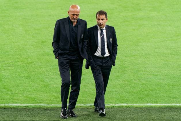 UEFA European Football Championship - press conference, PK, Pressekonferenz Italy BARI, ITALY - OCTOBER 13: Luciano Spalletti head coach of Italy and Giovanni Valentini of FIGC during pitch inspection at Stadio San Nicola on October 13, 2023 in Bari, Italy. during Press Conference Italy, UEFA European Football Championship in Bari, Italy, October 13 2023 Bari Italy  Copyright: xIPAxSport ABACAx BRIPASport20231013_201 IPAxSport ABACAx BRIPASport20231013_201