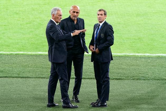 UEFA European Football Championship - press conference, PK, Pressekonferenz Italy BARI, ITALY - OCTOBER 13: Gabriele Gravina president of FIGC, Luciano Spalletti head coach of Italy and Giovanni Valentini of FIGC during pitch inspection at Stadio San Nicola on October 13, 2023 in Bari, Italy. during Press Conference Italy, UEFA European Football Championship in Bari, Italy, October 13 2023 Bari Italy  Copyright: xIPAxSport ABACAx BRIPASport20231013_204 IPAxSport ABACAx BRIPASport20231013_204