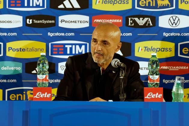 Luciano Spalletti head coach of Italy speaks with the media during a press conference, PK, Pressekonferenz at Stadio San Nicola on October 13, 2023 in Bari, Italy. during Press Conference Italy, UEFA European Football Championship in Bari, Italy, October 13 2023  Copyright: xEmmanuelexMastrodonato IPAxSportx xx IPA_40965765 IPA_IPA40965765