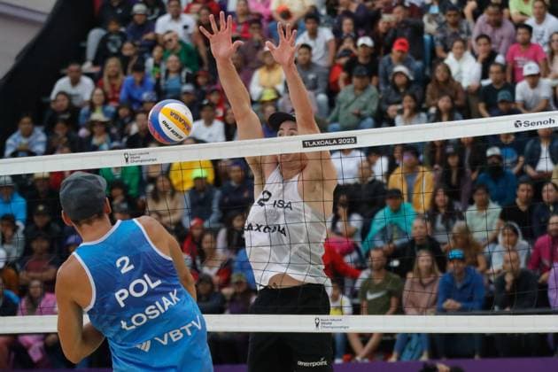 Beach volleyball, Beachvolleyball World Championship, WM, Weltmeisterschaft Men™s Quarterfinals Germany Vs Poland October 13, 2023, Tlaxcala, Mexico: Bartosz Losiak of Poland (L) compites against Andy Benesh of USA (R) during the Beach Volleyball World Championship Men s Quarterfinals between USA and Poland. on October 13, 2023 in Tlaxcala, Mexico. (Photo by Essene Hernandez Eyepix Group) Copyright: xEssenexHernandez xEyepixxGroupx EH_13102023_101372
