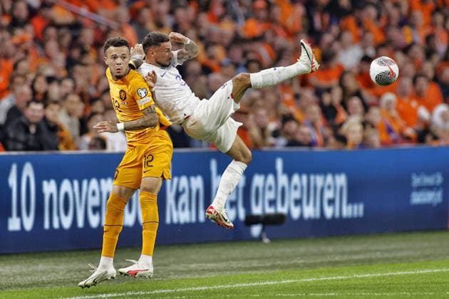 AMSTERDAM, 13-10-2023 JohanCruyff Arena, Football Euro2024 Qualifier between Netherlands and France 1-2. Netherlands player Quilindschy Hartman and France player Jonathan Clauss Netherlands - France  x22738393x Copyright: