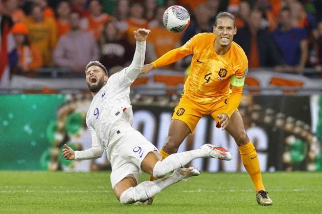 AMSTERDAM, 13-10-2023 JohanCruyff Arena, Football Euro2024 Qualifier between Netherlands and France 1-2 Netherlands player Virgil van Dijk and France player Olivier Giroud Netherlands - France  x22738403x Copyright: