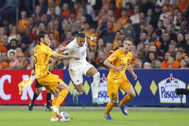 AMSTERDAM, 13-10-2023 JohanCruyff Arena, Football Euro2024 Qualifier between Netherlands and France 1-2 Netherlands players Marten de Roon, Joey Veerman and France player Kylian Mbappe Netherlands - France  x22738412x Copyright: