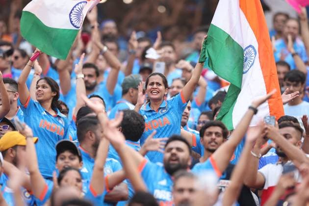 Sport Themen der Woche KW41 Sport Bilder des Tages October 14, 2023, Ahmeddabad, Gujarat, INDIA: ICC MenÃ¢â‚¬â ¢s Cricket World Cup INDIA 2023: I.INDIA VS PAKISTAN : India won the toss and decided to field.PAKISTAN. Pakistan were all out for 191 and India needs 192 runs in 50 overs Ahmeddabad, INDIA - ZUMAs280 20231014_zsp_s280_045 Copyright: xSeshadrixSukumarx