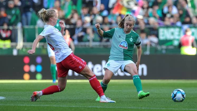 f l Celina Degen 1 FC Köln, 5 and Ricarda Walkling SV Werder Bremen, 13 in duel, duel, dynamics, action, game scene, THE DFB REGULATIONS PROHIBIT ANY USE OF PHOTOGRAPHS AS IMAGE SEQUENCES AND OR QUASI VIDEO , 14 10 2023, Bremen Germany , Football , Google Pixel Womens Bundesliga , SV Werder Bremen 1 FC Köln xobx