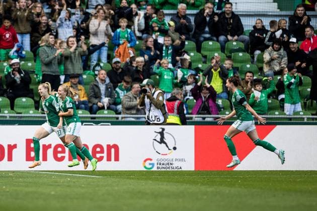 GOOGLE PIXEL Womens Bundesliga, SV Werder Bremen 1 FC Koeln 14 10 2023 Cheers to 1 0 after own goal by Celina Degen 1 FC Koeln, 5 GOOGLE PIXEL Womens Bundesliga, SV Werder Bremen 1 FC Koeln, Bremen, wohninvest Weserstadion on 14 10 2023 DFB REGULATIONS PROHIBIT ANY USE OF PHOTOGRAPHS AS IMAGE SEQUENCES AND OR QUASI VIDEO Copyright: xBEAUTIFULxSPORTS Wunderlx