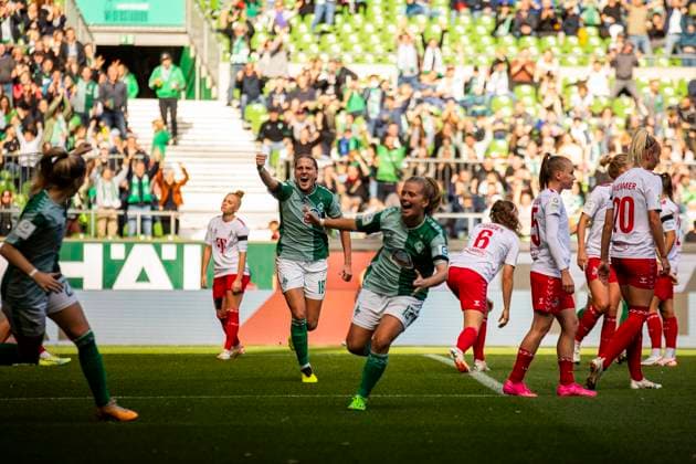 GER, FFBL, SV Werder Bremen vs 1 FC Koeln 14 10 2023, wohninvest WESERSTADION, GER, FFBL, SV Werder Bremen vs 1 FC Koeln in picture Jubel, Torjubel, die Frauen des SV Werder gehen durch ein Eigentor in Führung 2 vl Lina Hausicke SV Werder Bremen 18 und Ricarda Walkling SV Werder Bremen 13 jubilate, nordphotoxGmbHx xRauch nph00251