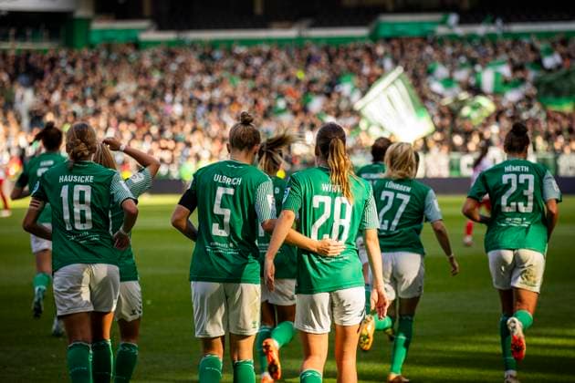 GER, FFBL, SV Werder Bremen vs 1 FC Koeln 14 10 2023, wohninvest WESERSTADION, GER, FFBL, SV Werder Bremen vs 1 FC Koeln in picture Jubel, Torjubel, die Frauen des SV Werder gehen durch ein Eigentor in Führung Jubelnde Mannschaft, nordphotoxGmbHx xRauch nph00251
