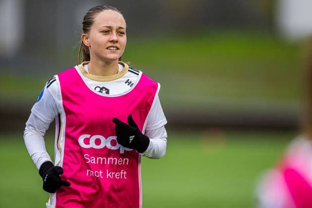 231014 Camilla Linberg of Rosenborg ahead of the Toppserien football match between Rosenborg and Stabaek on October 14, 2023 in Trondheim Photo Marius Simensen BILDBYRAN Cop 238 bbeng dam football fotball fotboll fotboll rbk kvinnor rosenborg stabaek tfk toppserien  Copyright: MARIUSxSIMENSEN BB231014BB110