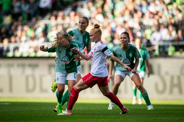 GER, FFBL, SV Werder Bremen vs 1 FC Koeln 14 10 2023, wohninvest WESERSTADION, GER, FFBL, SV Werder Bremen vs 1 FC Koeln in picture Ricarda Walkling SV Werder Bremen 13 vs Laura Vogt 1 FC Koeln 08 , nordphotoxGmbHx xRauch nph00251