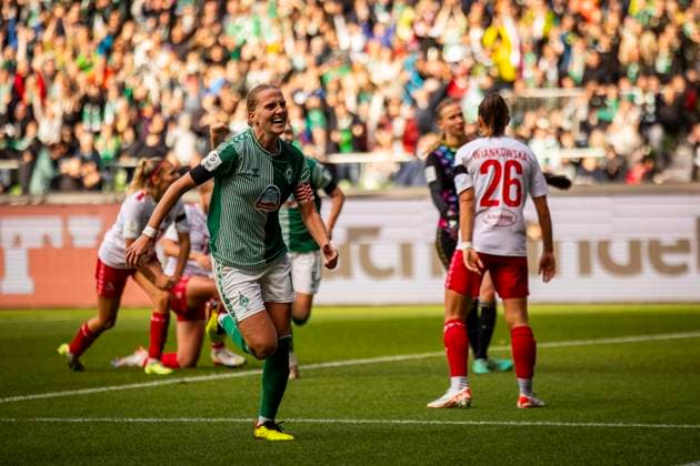 GER, FFBL, SV Werder Bremen vs 1 FC Koeln 14 10 2023, wohninvest WESERSTADION, GER, FFBL, SV Werder Bremen vs 1 FC Koeln in picture Lina Hausicke SV Werder Bremen 18 scores to 2 0 and turns to cheer, nordphotoxGmbHx xRauch nph00251