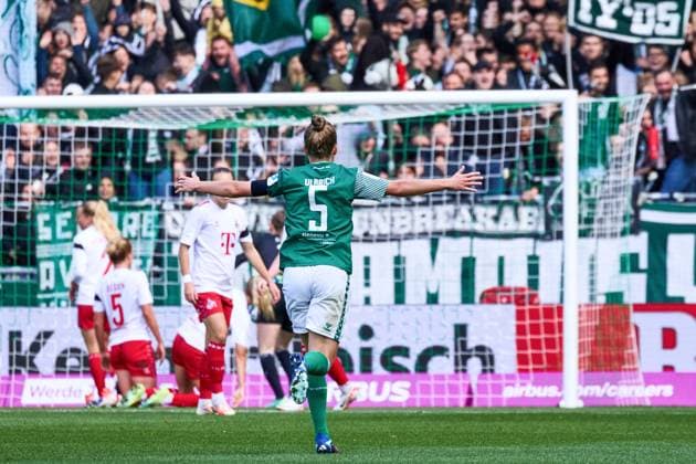 Lina Hausicke SV Werder Bremen 18 shoots in the 83 minute of the game the 2 0 for Werder Bremen Michelle Ulbrich SV Werder Bremen 05 cheers and is happy GER, SV Werder Bremen 1 FC Koeln, football, womens Bundesliga, 4 matchday, season 2023 2024, 14 10 2023 GER, SV Werder Bremen 1 FC Koeln, football, womens Bundesliga, 4 matchday, season 2023 2024, 14 10 2023 Bremen Copyright: xEibner-Pressefoto xStephaniexZerx EP_SZE