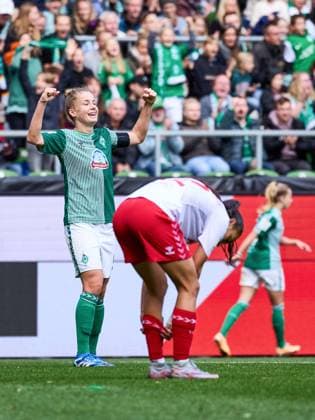 Michelle Ulbrich SV Werder Bremen 05 cheers and is happy about the victory for Werder Bremen with 3 0 GER, SV Werder Bremen 1 FC Koeln, Football, Womens Bundesliga, 4 Matchday, Season 2023 2024, 14 10 2023 GER, SV Werder Bremen 1 FC Koeln, Football, Womens Bundesliga, 4 Matchday, Season 2023 2024, 14 10 2023 Bremen Copyright: xEibner-Pressefoto xStephaniexZerx EP_SZE