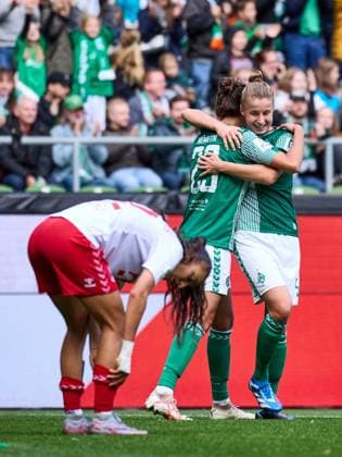 Michelle Ulbrich SV Werder Bremen 05 and Hanna Nemeth SV Werder Bremen 23 cheer and are happy about the victory for Werder Bremen with 3 0 GER, SV Werder Bremen 1 FC Koeln, Soccer, Womens Bundesliga, 4 Matchday, Season 2023 2024, 14 10 2023 GER, SV Werder Bremen 1 FC Koeln, Soccer, Womens Bundesliga, 4 Matchday, Season 2023 2024, 14 10 2023 Bremen Copyright: xEibner-Pressefoto xStephaniexZerx EP_SZE
