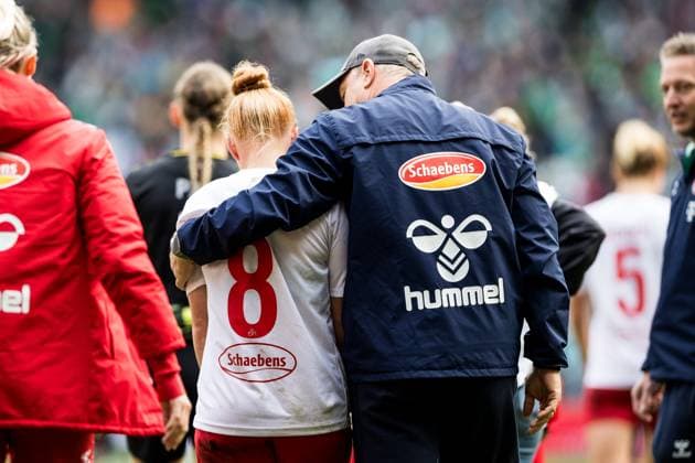 GOOGLE PIXEL Womens Bundesliga, SV Werder Bremen 1 FC Koeln 14 10 2023 Laura Vogt 1 FC Koeln, 8 is hugged by Daniel Weber coach 1 FC Koeln GOOGLE PIXEL Womens Bundesliga, SV Werder Bremen 1 FC Koeln, Bremen, wohninvest Weserstadion on 14 10 2023 DFB REGULATIONS PROHIBIT ANY USE OF PHOTOGRAPHS AS IMAGE SEQUENCES AND OR QUASI VIDEO Copyright: xBEAUTIFULxSPORTS Wunderlx