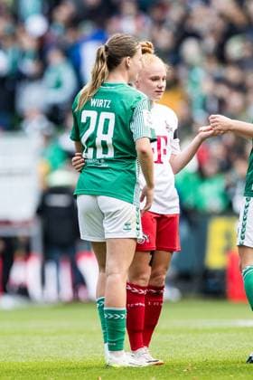 GOOGLE PIXEL Womens Bundesliga, SV Werder Bremen 1 FC Koeln 14 10 2023 Juliane Wirtz SV Werder Bremen, 28 troestet Laura Vogt 1 FC Koeln, 8 GOOGLE PIXEL Womens Bundesliga, SV Werder Bremen 1 FC Koeln, Bremen, wohninvest Weserstadion am 14 10 2023 DFB REGULATIONS PROHIBIT ANY USE OF PHOTOGRAPHS AS IMAGE SEQUENCES AND OR QUASI VIDEO Copyright: xBEAUTIFULxSPORTS Wunderlx