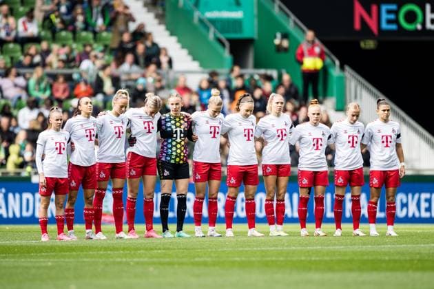 GOOGLE PIXEL Womens Bundesliga, SV Werder Bremen 1 FC Koeln 14 10 2023 minute of silence for the victims of the Israel conflict GOOGLE PIXEL Womens Bundesliga, SV Werder Bremen 1 FC Koeln, Bremen, wohninvest Weserstadion on 14 10 2023 DFB REGULATIONS PROHIBIT ANY USE OF PHOTOGRAPHS AS IMAGE SEQUENCES AND OR QUASI VIDEO Copyright: xBEAUTIFULxSPORTS Wunderlx