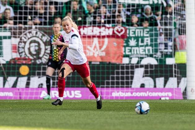 GOOGLE PIXEL Womens Bundesliga, SV Werder Bremen 1 FC Koeln 14 10 2023 Sofie Vendelbo 1 FC Koeln, 2 GOOGLE PIXEL Womens Bundesliga, SV Werder Bremen 1 FC Koeln, Bremen, wohninvest Weserstadion am 14 10 2023 DFB REGULATIONS PROHIBIT ANY USE OF PHOTOGRAPHS AS IMAGE SEQUENCES AND OR QUASI VIDEO Copyright: xBEAUTIFULxSPORTS Wunderlx