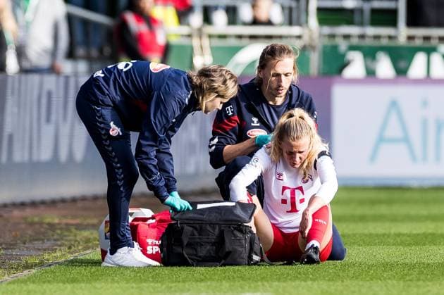GOOGLE PIXEL Womens Bundesliga, SV Werder Bremen 1 FC Koeln 14 10 2023 Sofie Vendelbo 1 FC Koeln, 2 must continue to be treated on the sidelines after substitution GOOGLE PIXEL Womens Bundesliga, SV Werder Bremen 1 FC Koeln, Bremen, wohninvest Weserstadion on 14 10 2023 DFB REGULATIONS PROHIBIT ANY USE OF PHOTOGRAPHS AS IMAGE SEQUENCES AND OR QUASI VIDEO Copyright: xBEAUTIFULxSPORTS Wunderlx