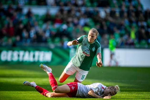 GER, FFBL, SV Werder Bremen vs 1 FC Koeln 14 10 2023, wohninvest WESERSTADION, GER, FFBL, SV Werder Bremen vs 1 FC Koeln in picture Lina Hausicke SV Werder Bremen 18 in duel, nordphotoxGmbHx xRauch nph00251