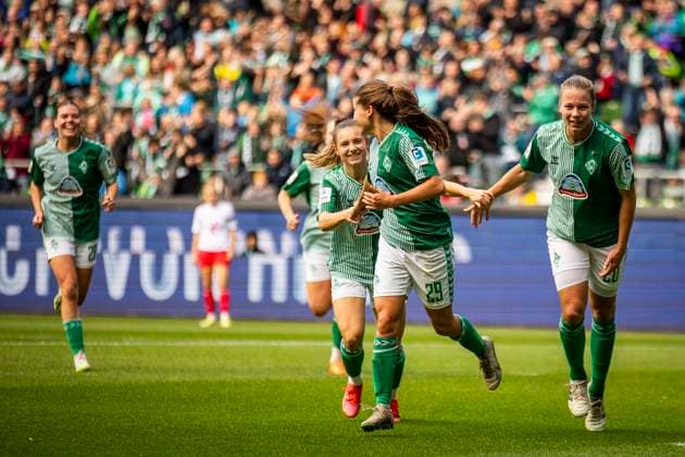 GER, FFBL, SV Werder Bremen vs 1 FC Koeln 14 10 2023, wohninvest WESERSTADION, GER, FFBL, SV Werder Bremen vs 1 FC Koeln in picture Goal celebrations, cheers, Melina Kunkel SV Werder Bremen 29 scores 3 0, nordphotoxGmbHx xRauch nph00251