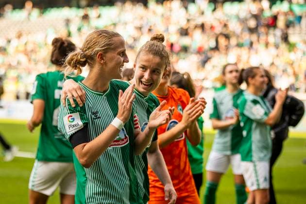 GER, FFBL, SV Werder Bremen vs 1 FC Koeln 14 10 2023, wohninvest WESERSTADION, GER, FFBL, SV Werder Bremen vs 1 FC Koeln in picture The Werder women cheer and are celebrated in front of the Ostkurve, Lina Hausicke SV Werder Bremen 18 with Michelle Ulbrich SV Werder Bremen 05 , nordphotoxGmbHx xRauch nph00251