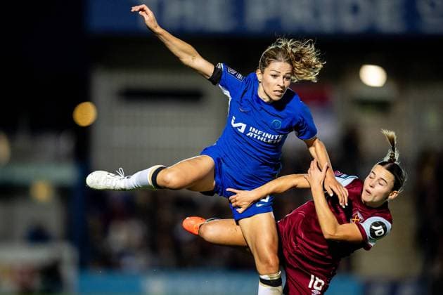 Chelsea Women v West Ham United Women FA Women s Super League 14 10 2023. Chelsea Women midfielder Melanie Leupolz (8) battles for possession during the FA Women s Super League match between Chelsea Women and West Ham United Women at the Kingsmeadow Stadium, Kingston Upon Thames, England on 14 October 2023. Editorial use only DataCo restrictions apply See www.football-dataco.com , Copyright: xManjitxNarotrax PSI-18219-0030
