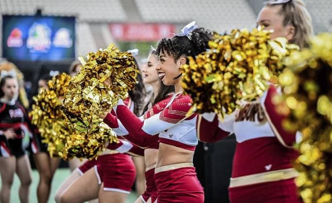 <p>Cheerleader tanzen im Stadion am Samstag, den 14. Oktober 2023 beim bunten Rahmenprogramm. Endspiel um die Deutsche Meisterschaft im American Football im Stadion an der Hafenstraße. Es spielen die Potsdam Royals gegen Schwäbisch Hall Unicorns. Ein buntes Rahmenprogramm findet vor dem Spiel am Stadion statt. Deutschland NRW Essen Copyright: KerstinxKokoska