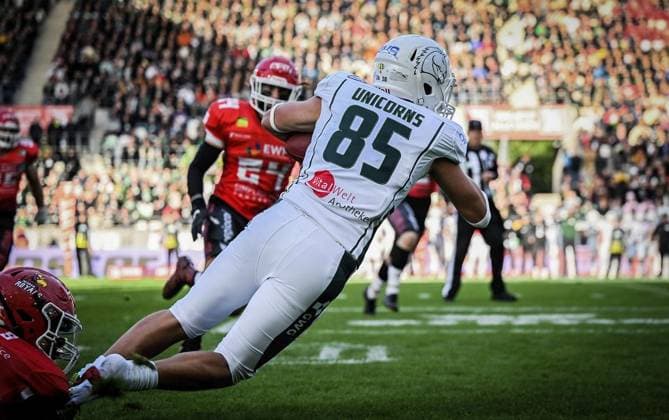 <p>Spieler der Potsdam Royals kämpfen gegen Spieler der Schwäbisch Hall Unicorns am Samstag, den 14. Oktober 2023. Endspiel um die Deutsche Meisterschaft im American Football im Stadion an der Hafenstraße. Es spielen die Potsdam Royals gegen Schwäbisch Hall Unicorns. Ein buntes Rahmenprogramm findet vor dem Spiel am Stadion. Deutschland NRW Essen Copyright: KerstinxKokoska