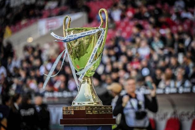 <p>Die Trophäe, Beule, im Stadion am Samstag, den 14. Oktober 2023. Endspiel um die Deutsche Meisterschaft im American Football im Stadion an der Hafenstraße. Es spielen die Potsdam Royals gegen Schwäbisch Hall Unicorns. Ein buntes Rahmenprogramm findet vor dem Spiel am Stadion statt. Deutschland NRW Essen Copyright: KerstinxKokoska
