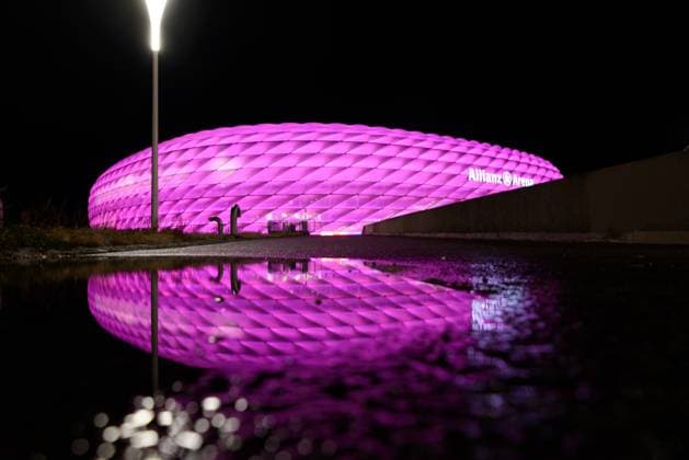 Bilder des Jahres 2023, Sport 10 Oktober Sport Themen der Woche KW41 Sport Bilder des Tages Munich, Germany, October14th 2023: Allianz Arena from outside illuminated in special pink lighting to mark breast cancer awareness month after the Google Pixel Frauen Bundesliga match between FC Bayern Munich and Eintracht Frankfurt at Allianz Arena, Munich, Germany. (Sven Beyrich SPP)  Copyright: xSvenxBeyrich SPPx spp-en-SvBe-20231014-D75_8269