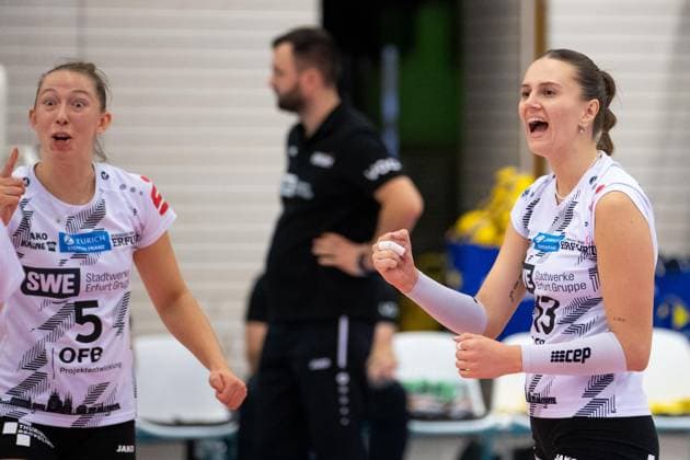 2 Bundesliga Women Pro Schwarz Weiss Erfurt vs TV Dingolfing Erfurt 14 10 2023 Isabella Noble 5 Schwarz Weiss Erfurt and Lara Alyssa Darowski 13 Schwarz Weiss Erfurt 2 Bundesliga Women Pro Schwarz Weiss Erfurt vs TV Dingolfing Riethsporthalle Erfurt 14 10 2023 Copyright: xBEAUTIFULxSPORTS Duehringx