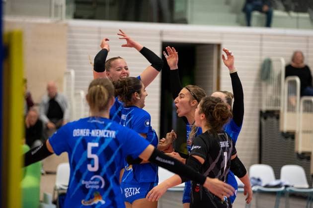 2 Bundesliga Women Pro Schwarz Weiss Erfurt vs TV Dingolfing Erfurt 14 10 2023 Cheers, TV Dingolfing 2 Bundesliga Women Pro Schwarz Weiss Erfurt vs TV Dingolfing Riethsporthalle Erfurt 14 10 2023 Copyright: xBEAUTIFULxSPORTS Duehringx