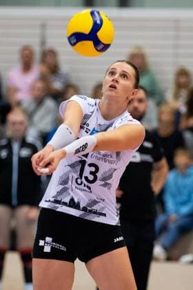 2 Bundesliga Women Pro Schwarz Weiss Erfurt vs TV Dingolfing Erfurt 14 10 2023 Lara Alyssa Darowski 13 Schwarz Weiss Erfurt 2 Bundesliga Women Pro Schwarz Weiss Erfurt vs TV Dingolfing Riethsporthalle Erfurt 14 10 2023 Copyright: xBEAUTIFULxSPORTS Duehringx