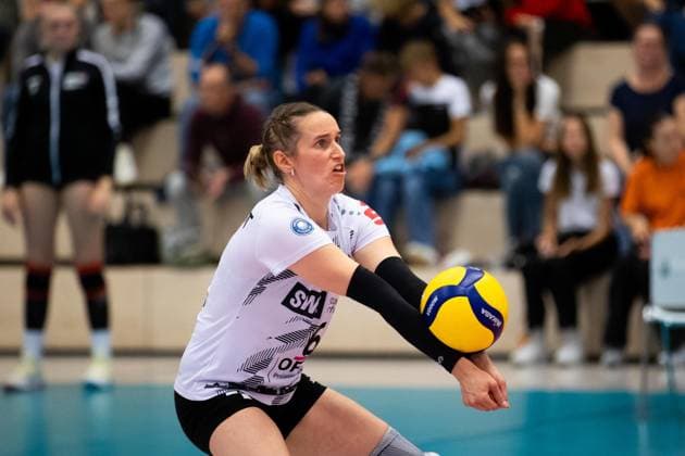 2 Bundesliga Women Pro Schwarz Weiss Erfurt vs TV Dingolfing Erfurt 14 10 2023 Sina Fuchs 6 Schwarz Weiss Erfurt 2 Bundesliga Women Pro Schwarz Weiss Erfurt vs TV Dingolfing Riethsporthalle Erfurt 14 10 2023 Copyright: xBEAUTIFULxSPORTS Duehringx