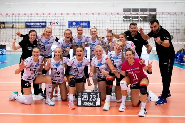 2 Bundesliga Frauen Pro Schwarz Weiss Erfurt vs TV Dingolfing Erfurt 14 10 2023 Winner photo Schwarz Weiss Erfurt 2 Bundesliga Frauen Pro Schwarz Weiss Erfurt vs TV Dingolfing Riethsporthalle Erfurt 14 10 2023 Copyright: xBEAUTIFULxSPORTS Duehringx
