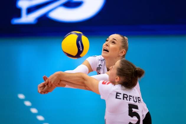 2 Bundesliga Women Pro Schwarz Weiss Erfurt vs TV Dingolfing Erfurt 14 10 2023 Silvie Pavlova 4 Schwarz Weiss Erfurt and Isabella Noble 5 Schwarz Weiss Erfurt 2 Bundesliga Women Pro Schwarz Weiss Erfurt vs TV Dingolfing Riethsporthalle Erfurt 14 10 2023 Copyright: xBEAUTIFULxSPORTS Duehringx